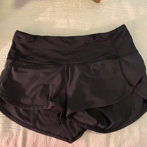 Lululemon Speed up low rise lined 2.5 inch shorts